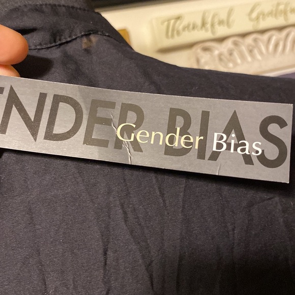 NWT GENDER BIAS WOMEN LIGHTWEIGHT BUTTON DOWN RUFFLED SHIRT SIZE M BLACK COLOR - Picture 6 of 9